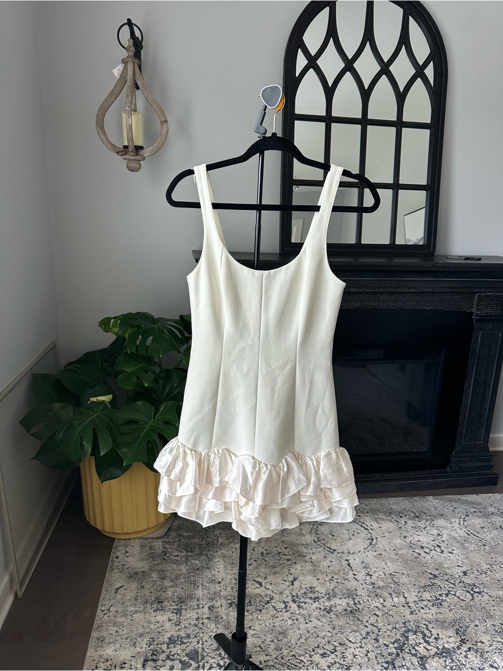 cinq à sept Soft White Dress with Subtle Ivory Tag - Picture 2 of 4